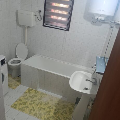 Izdajem namesten stan u kuci u durlanu iznad skole Mika Antic za samce. 062410006