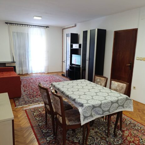 Izdajem namesten stan u kuci u durlanu iznad skole Mika Antic za samce. 062410006