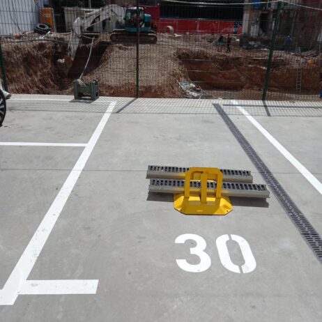 Izdajem garažno i parking mesto u Nišu, ul.Cara Dušana 67  Tel.064 0884509