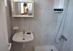 Izdajem namestenu garsonjeru u centru Nisa. Grejanje TA. Cena 130 eura. 0654119889