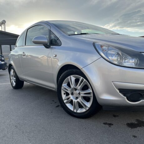 Prodajem Opel Corsu D eco flex