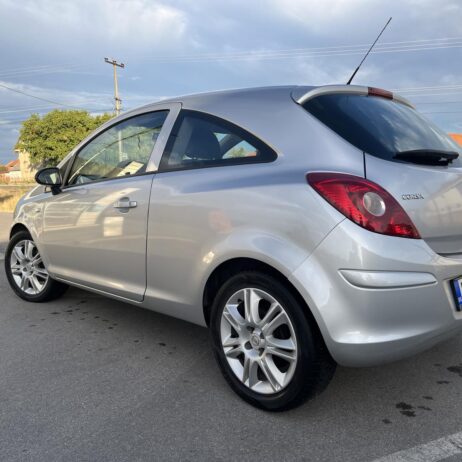 Prodajem Opel Corsu D eco flex