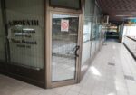 Izdaje se lokal br. 19, u poslovnom centru Ambasador na spratu pored stepenica 30m2. Za sve informacije zvati na telefon 0652811111 Vukić Predrag.