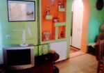 Izdajem namešten stan u prizemlju kuće u Brzom Brdu, sa parnim grejanjem. Stan je za jednu ili dve osobe. Sa svim troškovima i stanarinom – ukupna cena je 300E. Br tel. 0641735506