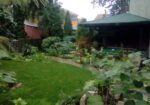 Izdajem namešten stan u prizemlju kuće u Brzom Brdu, sa parnim grejanjem. Stan je za jednu ili dve osobe. Sa svim troškovima i stanarinom – ukupna cena je 300E. Br tel. 0641735506