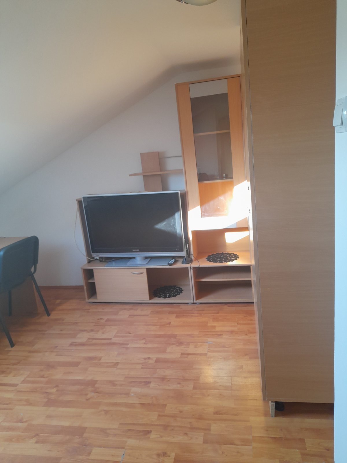 Izdajem kompletno namešten stan sa novim stvarima