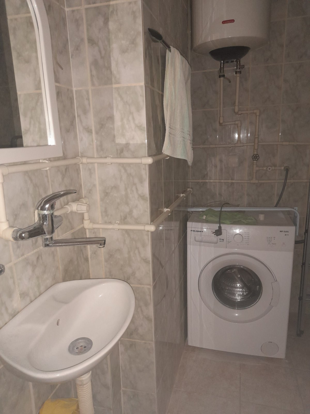 Izdajem kompletno namešten stan sa novim stvarima