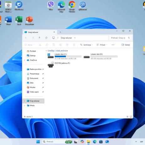 Desktop računar sa monitorom