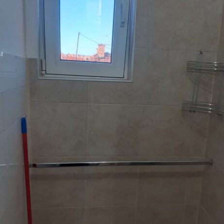 Izdajem kompletno namešten dvosoban stan 50 m2 u privatnoj kući na drugom spratu