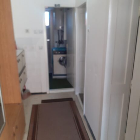 Izdajem kompletno namešten dvosoban stan 50 m2 u privatnoj kući na drugom spratu