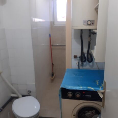 Izdajem kompletno namešten dvosoban stan 50 m2 u privatnoj kući na drugom spratu