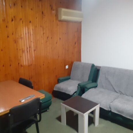 Izdajem kompletno namešten dvosoban stan 50 m2 u privatnoj kući na drugom spratu