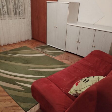 Izdajem dvoipo sobni namešten stan u prizemlju kuće