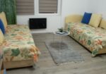 Izdajem jednosoban renoviran stan na duzi vremenski period u Čarnojevićevoj ulici. Stan je na 3 spratu pogodan za samce ,manju porodicu eventualno za studente. Grejanje TA . Cena 300 eura 0638825294