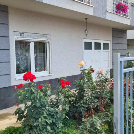 Izdajem stan u kući,60 kvadrata