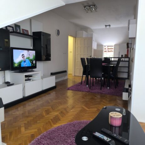 Izdajem nov luksuzno opremljen stan pov. 65m2