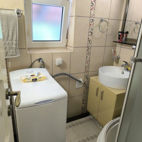 Izdajem nov luksuzno opremljen stan pov. 65m2