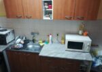 Izdajem studentkinjama lepe sobe iznad FZNR-a i DIF-a, CG,WiFi,VM, zajedničko kupatilo i kuhinja, poseban ulaz, cena 80e sa svim troškovima. 0655900700.