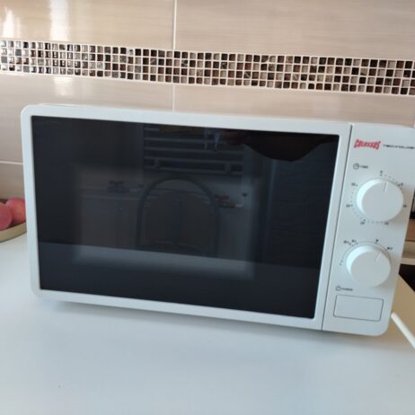 Prodajem mikrotalasnu pec malo korišćena 4000 tel 0611727189