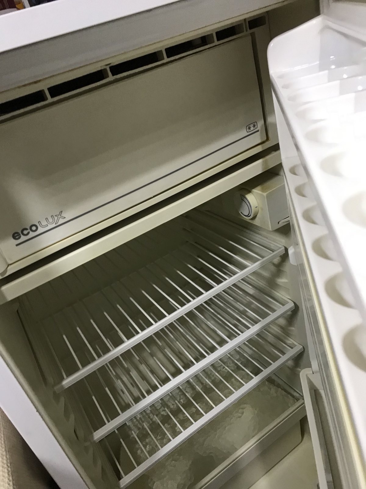 Frizider Hladnjak-kombinovani 190 L Obod EKOLUX vrata padaju Niš 50 €