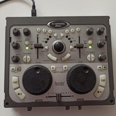 Hercules DJ Console MK2, kompaktna DJ mikseta – kontroler
