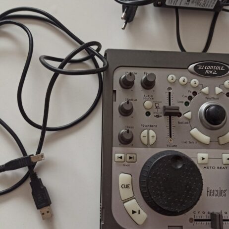Hercules DJ Console MK2, kompaktna DJ mikseta – kontroler