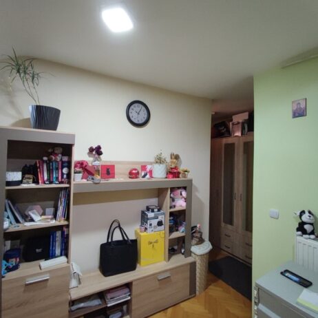 Izdajem namesten stan 30 m2 ta grejanje kod slatke kuce u durlanu. Povoljno zbog prodaje 0641360826