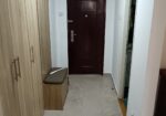 Izdajem dvoiposoban stan kod lutkarskog pozorista stan se nalazi u zgradi na 4 spratu sa liftom. Stan je povrsine 55m2 sa CG i inverter klomom. Struktura stana dnevni boravak, spavaca soba, kuhinja sa tarpezarijom, kupatilo i terasa. Stan je kompletno.opremljen i poseduje sve od tehnike. 0642159223