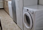 Izdajem dvoiposoban stan kod lutkarskog pozorista stan se nalazi u zgradi na 4 spratu sa liftom. Stan je povrsine 55m2 sa CG i inverter klomom. Struktura stana dnevni boravak, spavaca soba, kuhinja sa tarpezarijom, kupatilo i terasa. Stan je kompletno.opremljen i poseduje sve od tehnike. 0642159223