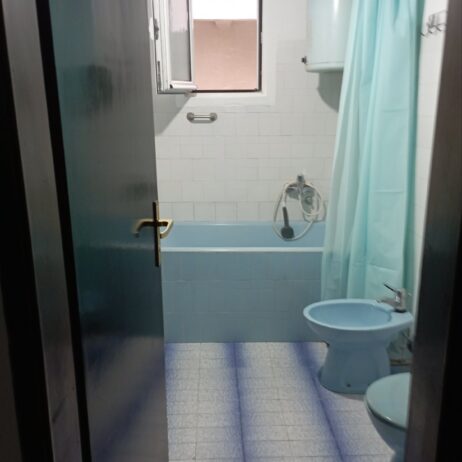 Izdajem polunamesten stan u prizemlju kuce u Durlanu, poseban ulaz , odvojena struja , grejanje TA. 0637627095