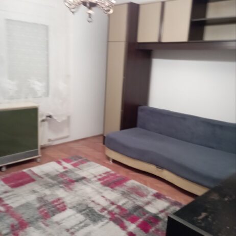 Izdajem polunamesten stan u prizemlju kuce u Durlanu, poseban ulaz , odvojena struja , grejanje TA. 0637627095