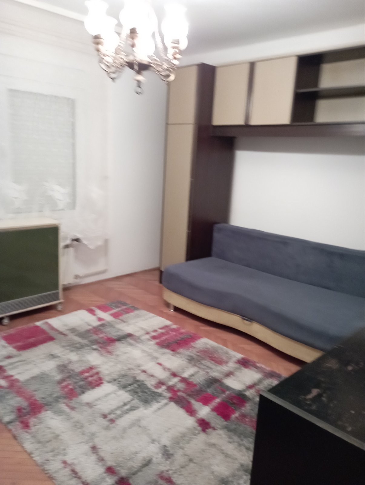 Izdajem polunamesten stan u prizemlju kuce u Durlanu, poseban ulaz , odvojena struja , grejanje TA. 0637627095