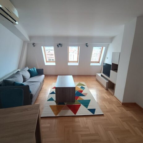 Izdaje se dvosoban stan,42 m² kompletno namesten,centralno grejanje,lift, Josifa Pancica 6 kod Imidza ,na zadnjem spratu. Cena 330 evra.0638720949