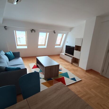 Izdaje se dvosoban stan,42 m² kompletno namesten,centralno grejanje,lift, Josifa Pancica 6 kod Imidza ,na zadnjem spratu. Cena 330 evra.0638720949