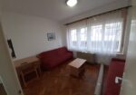 Izdajem namesten trosoban stan za studente u strogom centru grada Niša , grejanje TA. Cena 300E 0654119889