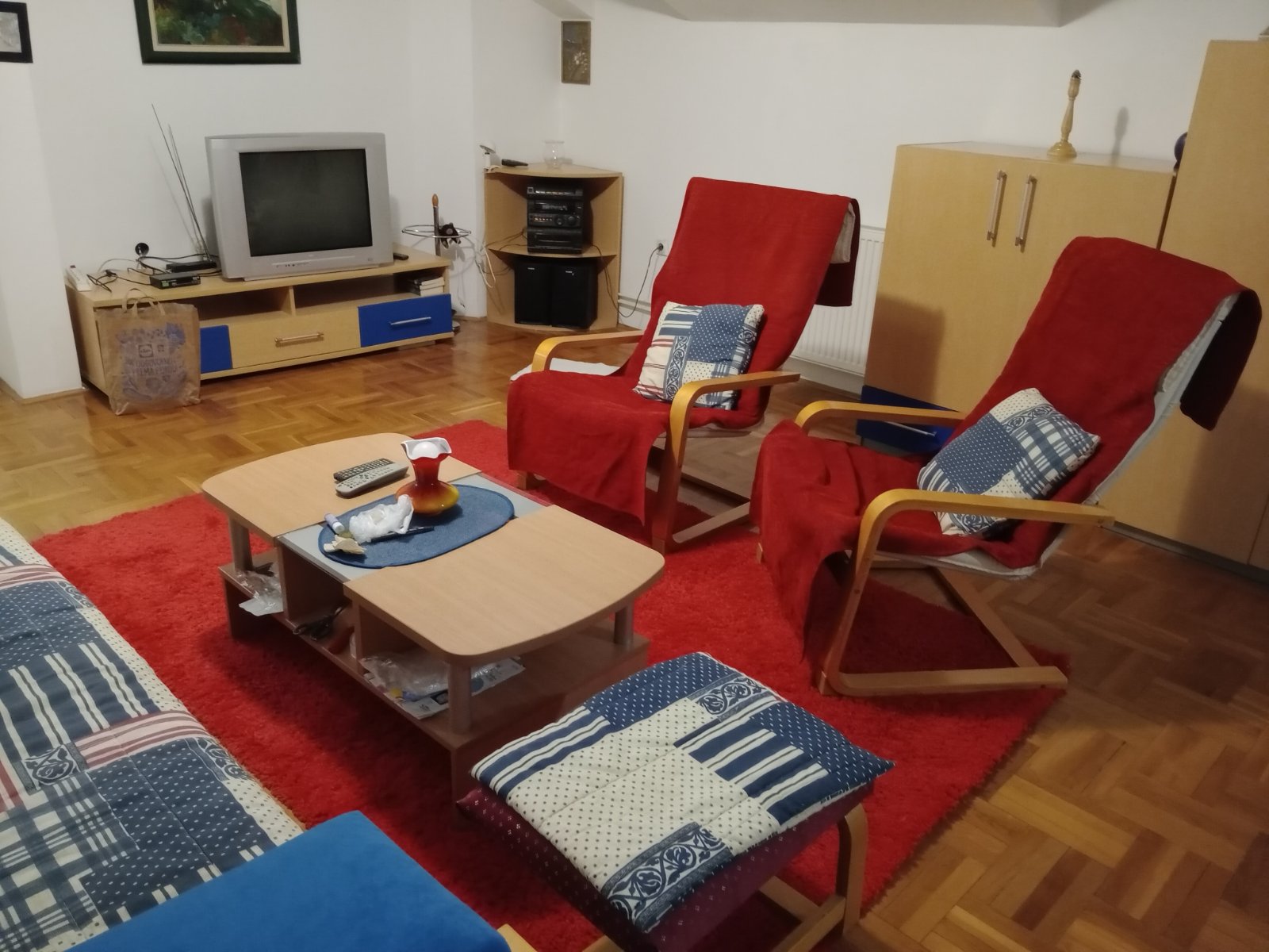 Izdajem prostranu modernu garsonjeru