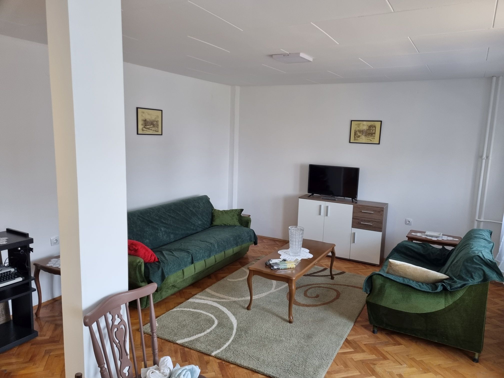 Izdaje se namešten renoviran dvoiposoban stan od 69m² na početku Bulevara Nemanjića u Nišu