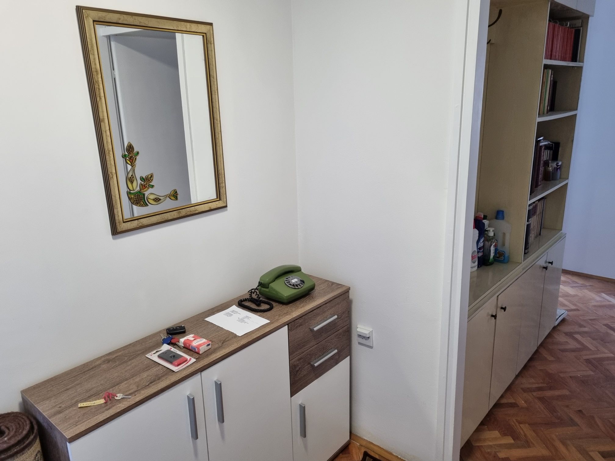 Izdaje se namešten renoviran dvoiposoban stan od 69m² na početku Bulevara Nemanjića u Nišu