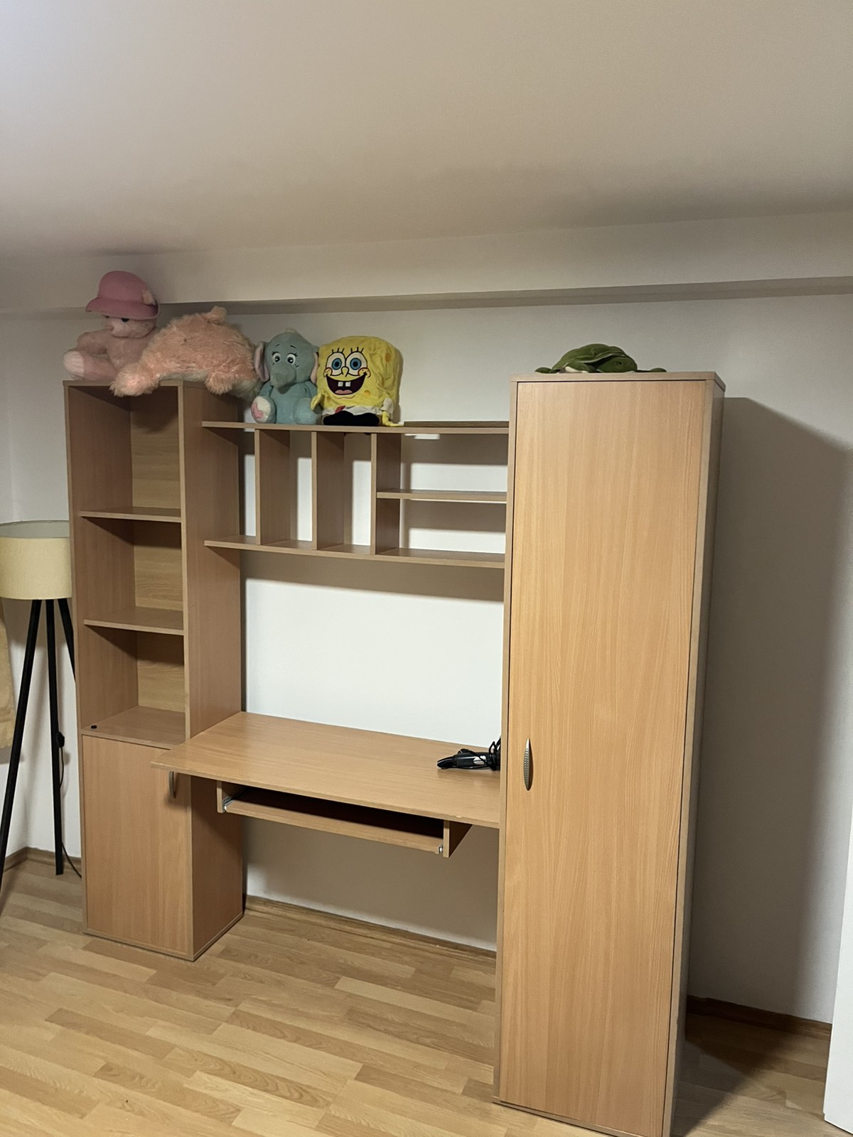 Izdajem jednosoban namesten stan 40m2. Stan se nalazi kod starog groblja. Cena 150 eura 0691552414