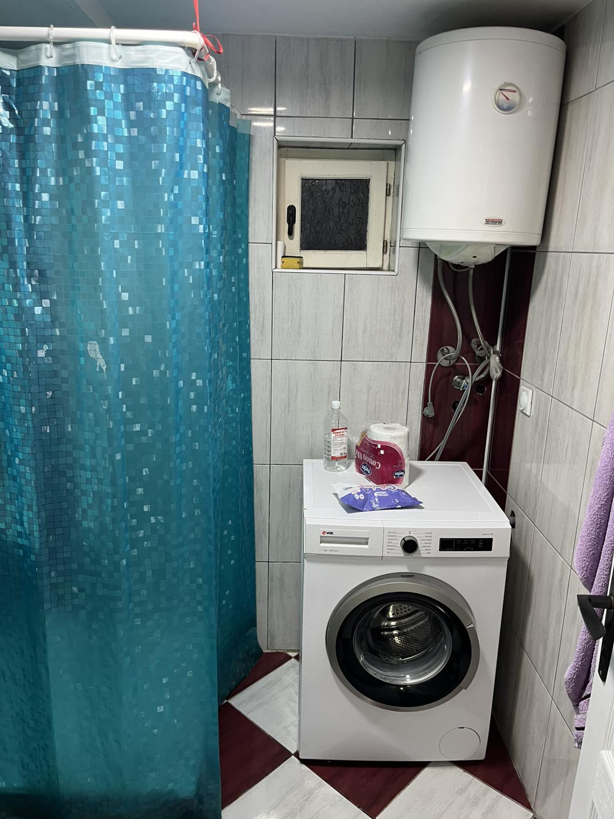 Izdajem jednosoban namesten stan 40m2. Stan se nalazi kod starog groblja. Cena 150 eura 0691552414