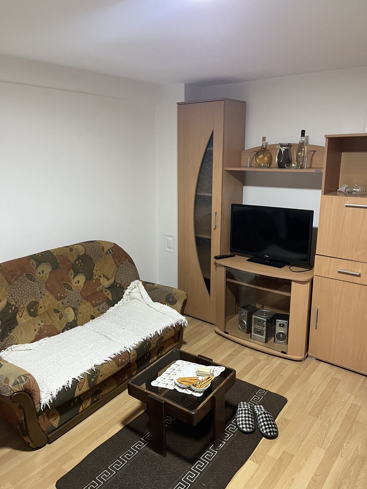 Izdajem jednosoban namesten stan 40m2. Stan se nalazi kod starog groblja. Cena 150 eura 0691552414