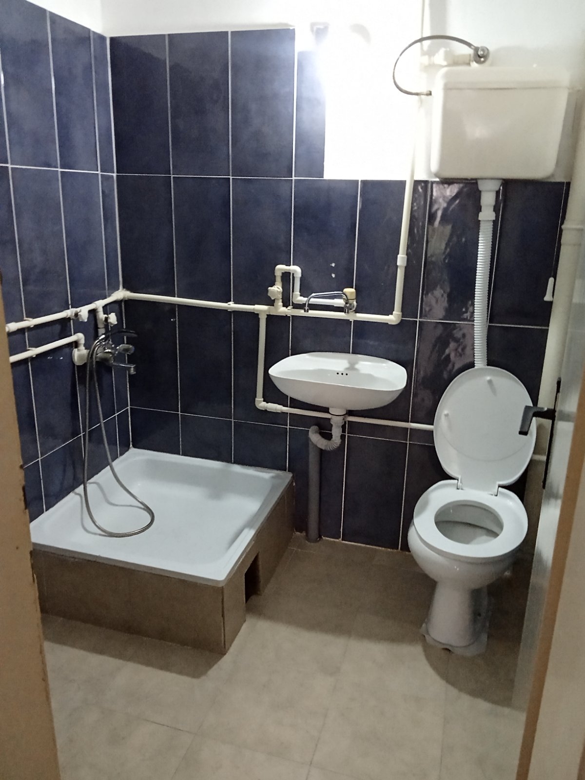 İzdajem dvoiposobni ne namesten stan u prizemlju küce na Trosarini kontakt osoba Dusko 064 056205