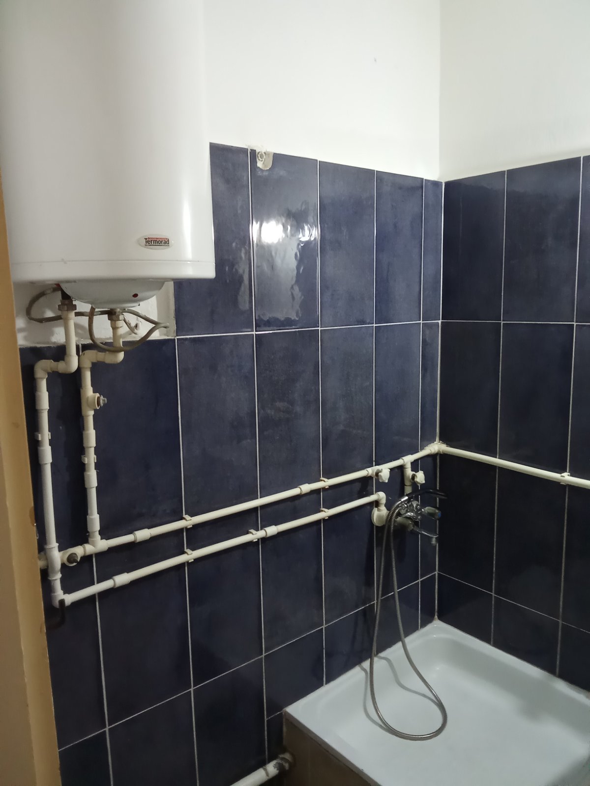 İzdajem dvoiposobni ne namesten stan u prizemlju küce na Trosarini kontakt osoba Dusko 064 056205