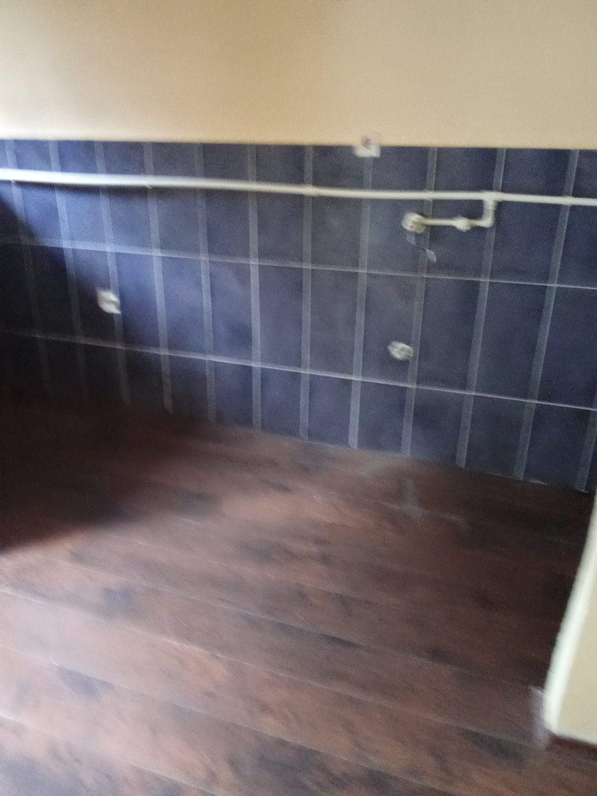 İzdajem dvoiposobni ne namesten stan u prizemlju küce na Trosarini kontakt osoba Dusko 064 056205