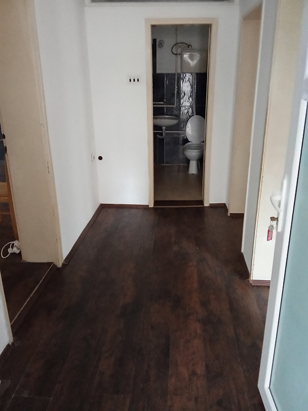 İzdajem dvoiposobni ne namesten stan u prizemlju küce na Trosarini kontakt osoba Dusko 064 056205