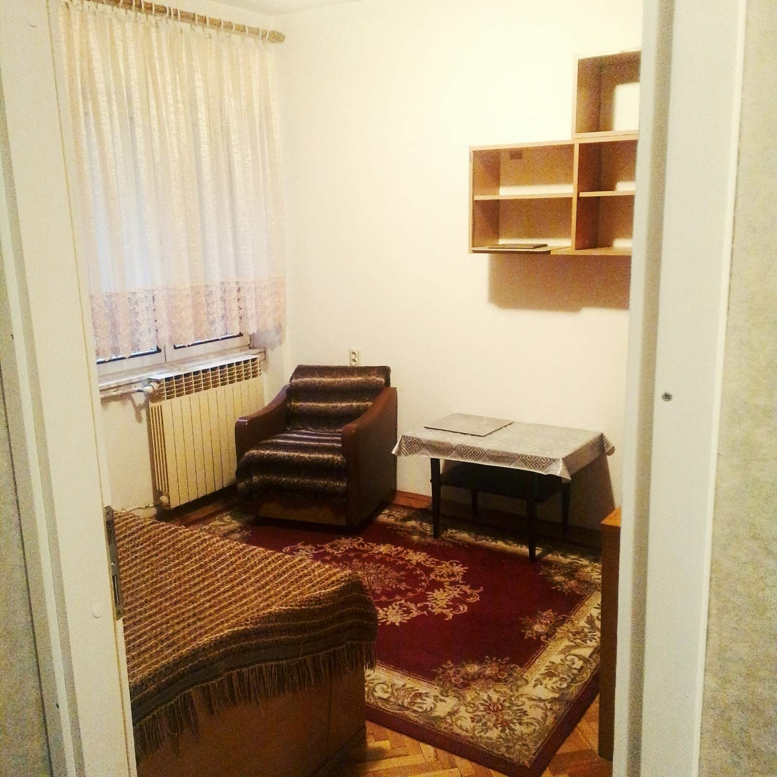 Izdaje se soba u stambenoj zgradi za studenta-muškarca