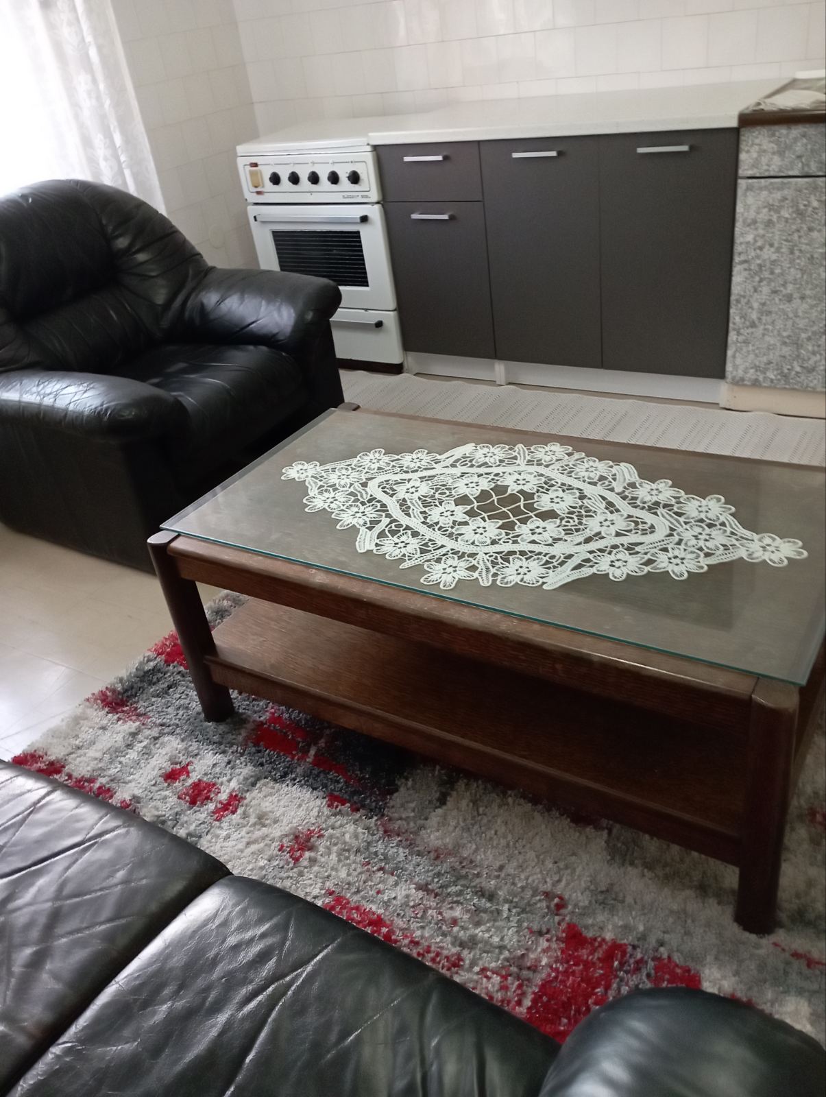 Izdajem polunamesten stan u prizemlju kuce u Durlanu, poseban ulaz , odvojena struja , grejanje TA. 0637627095