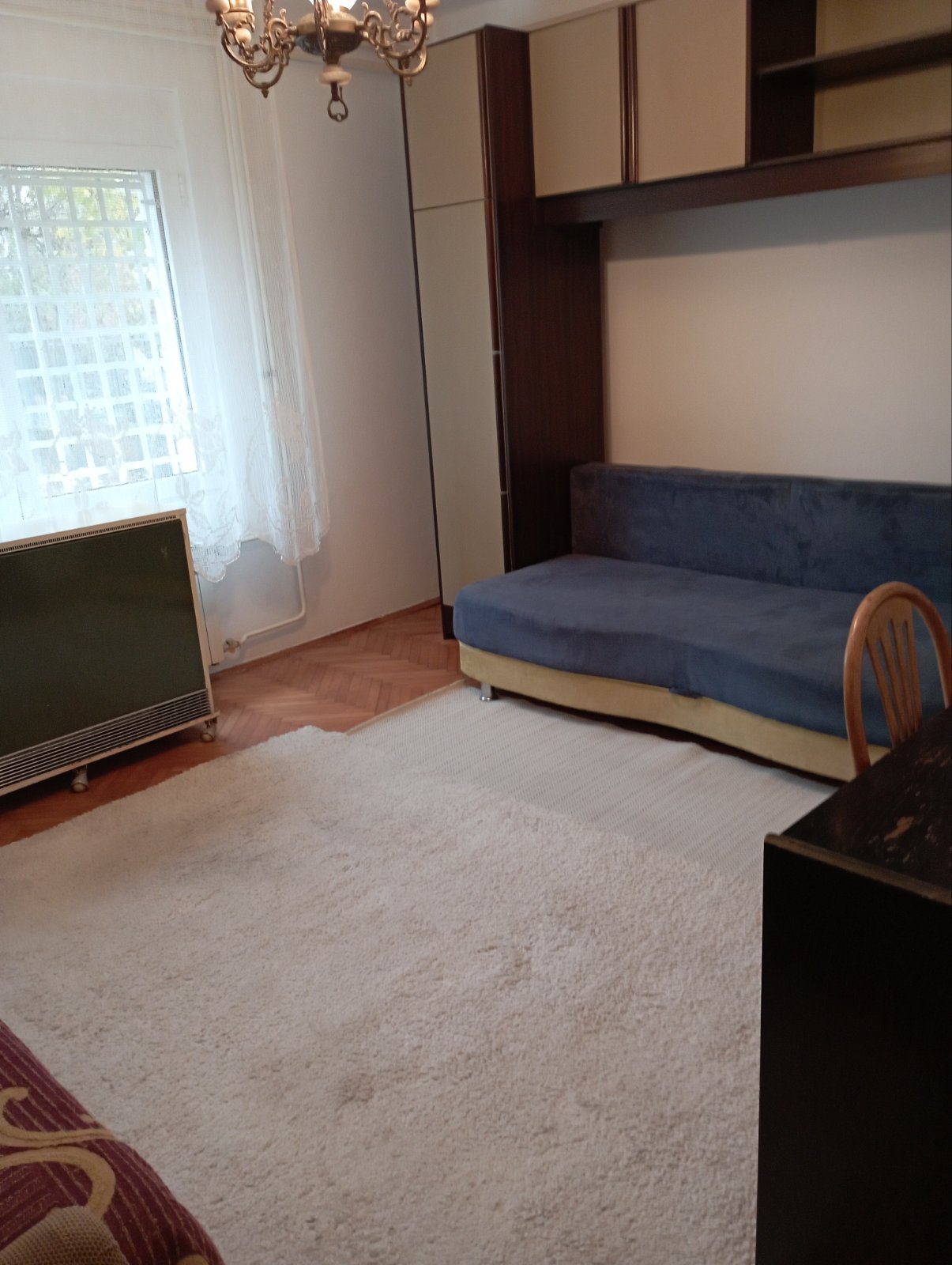 Izdajem polunamesten stan u prizemlju kuce u Durlanu, poseban ulaz , odvojena struja , grejanje TA. 0637627095