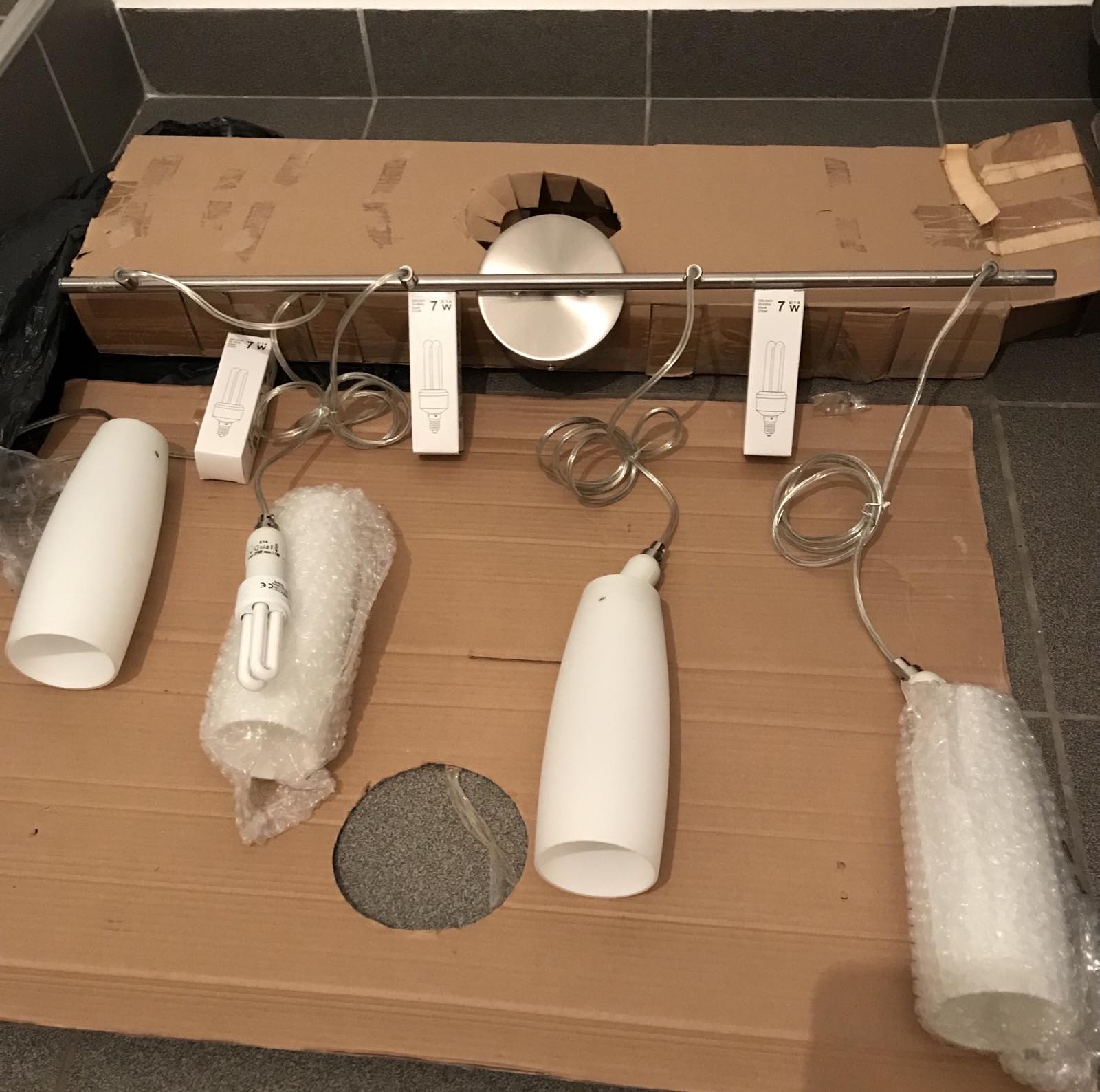 Luster Visilica sa 4 kugle novo komplet 3.000rsd Niš