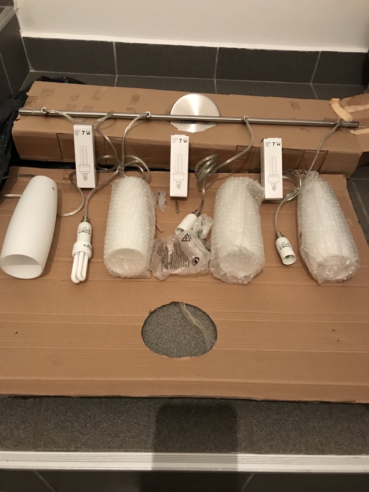 Luster Visilica sa 4 kugle novo komplet 3.000rsd Niš